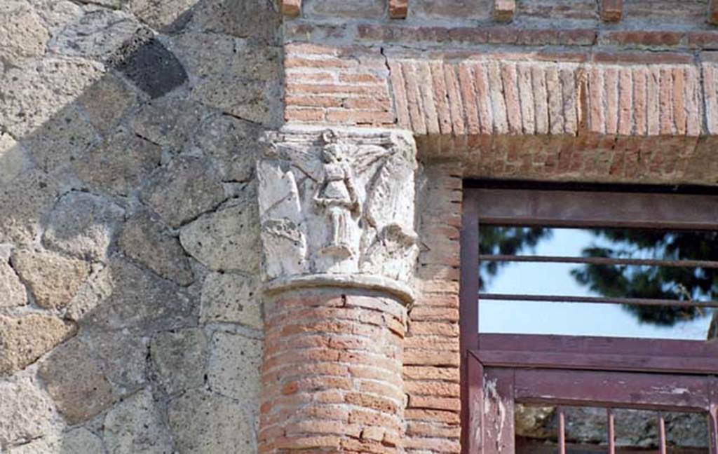 V,35 Herculaneum. October 2001. Detail of Corinthian capital adorned with winged Victory set in the half brick columns. Photo courtesy of Peter Woods.